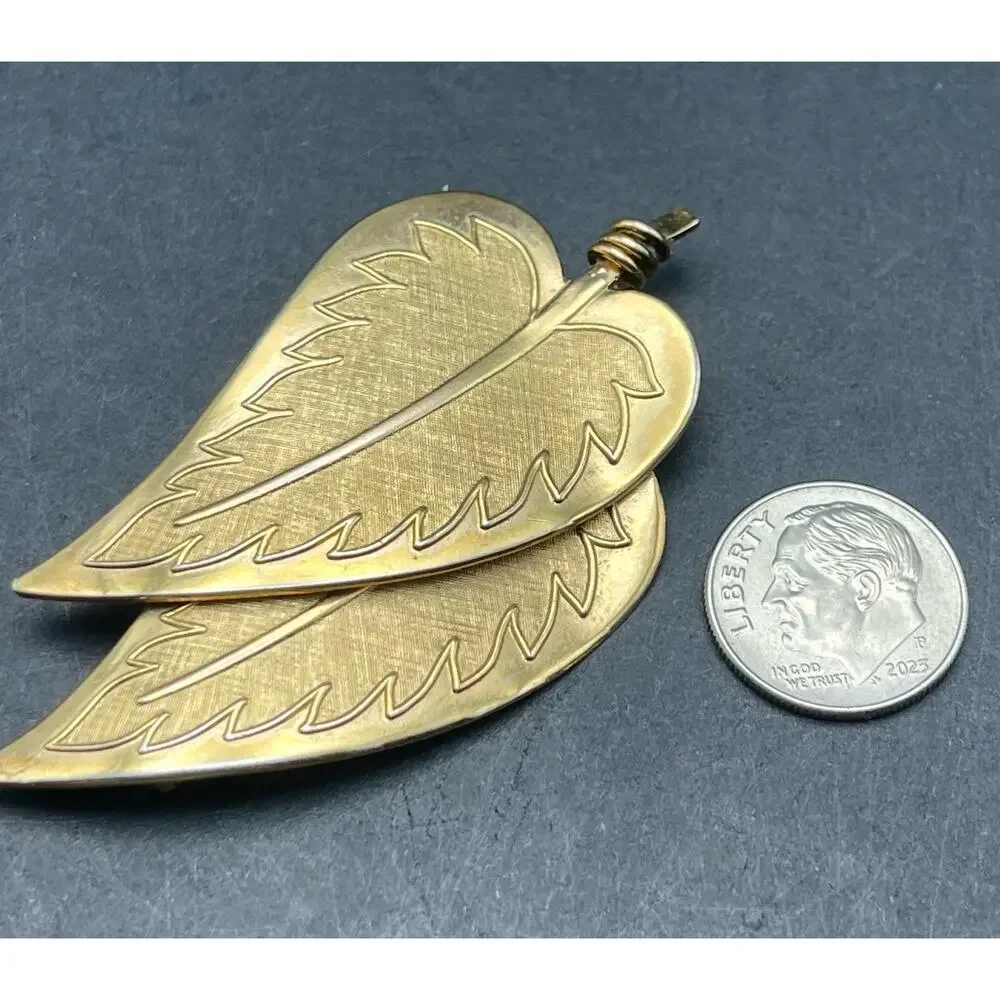 Coro Pegasus Signed Brooch Gold Tone Double Leaf Vintage 2.5
